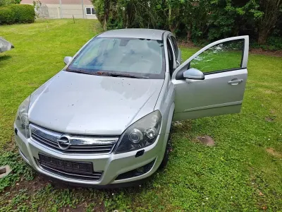 Gebraucht Opel Astra Edition 116 PS (85 kW) 2008 Silber Limousine