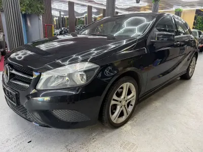 Gebraucht Mercedes A180 109 PS (80 kW) 2014 Schwarz Kleinwagen