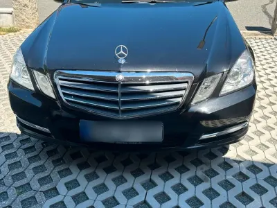 Gebraucht Mercedes E200 136 PS (100 kW) 2011 Schwarz Limousine