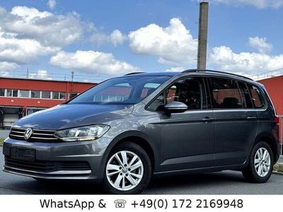 Grau Gebraucht 2020 VW Touran Van / Kleinbus | 13.100 € (Fairer Preis)