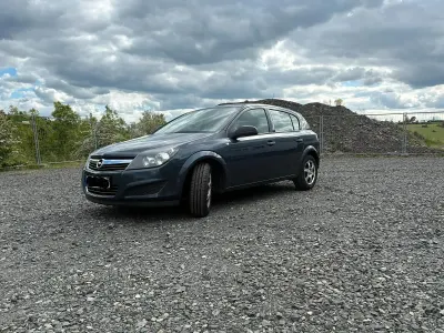 Gebraucht Opel Astra 90 PS (66 kW) 2009 Grau Coupé