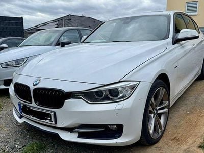 Gebraucht BMW 318 Sport Line 143 PS (105 kW) 2012 Weiß Limousine