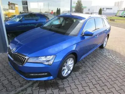 Używany Skoda Superb Ambition 150 KM (110 kW) 2024 Niebieski Kombi