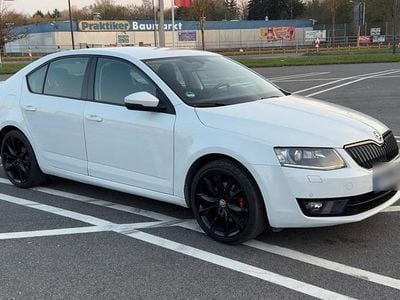 Usata Skoda Octavia 150 CV (110 kW) 2016 Bianco Utilitaria