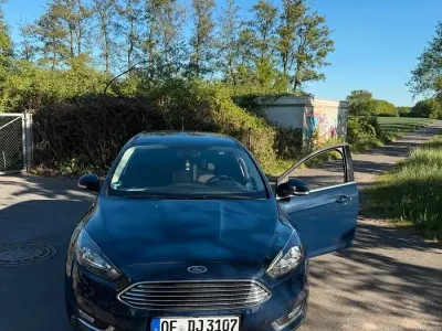 Używany Ford Focus 125 KM (91 kW) 2017 Niebieski Sedan/Limuzyna