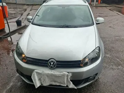 Gebraucht VW Golf VI Comfortline 140 PS (102 kW) 2011 Silber Kleinwagen
