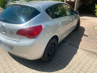 Gebraucht Opel Astra 116 PS (85 kW) 2010 Silber Limousine
