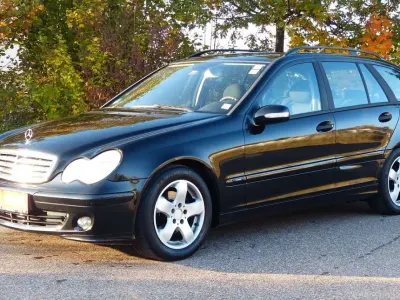Gebraucht Mercedes C200 Classic 122 PS (89 kW) 2005 Obsidianschwarz  metalliclack Kombi