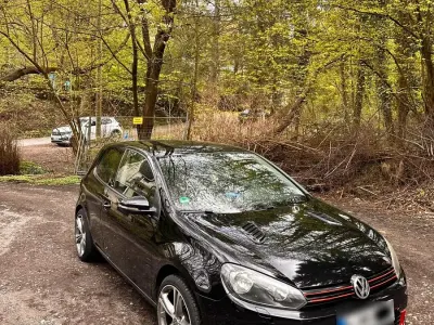 Gebraucht VW Golf VI 105 PS (77 kW) 2011 Schwarz Kleinwagen
