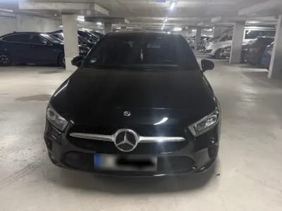 Gebraucht Mercedes A180 116 PS (85 kW) 2019 Schwarz Limousine