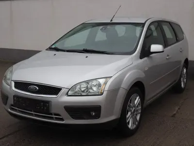 Gebraucht Ford Focus Ghia 136 PS (100 kW) 2009 Silber Limousine