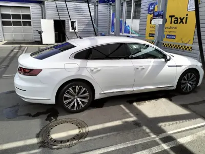 Gebraucht VW Arteon Elegance 150 PS (110 kW) 2017 Weiß Kleinwagen