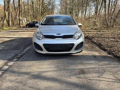 Gebraucht Kia Rio Edition 7 109 PS (80 kW) 2011 Silber Limousine