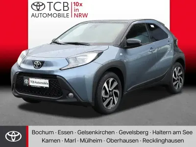 Neu Toyota Aygo X 72 PS (52 kW) 2026 Grau SUV