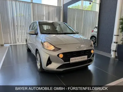 Gebraucht Hyundai i10 Trend 84 PS (61 kW) 2023 Silber Kleinwagen