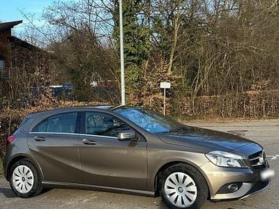 Usata Mercedes A180 122 CV (89 kW) 2012 Andere farben Berlina