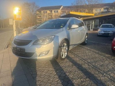 Silber Gebraucht 2011 Opel Astra Design Edition Kombi | 4.600 € (Guter Preis)