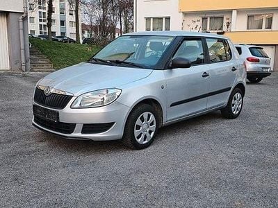 Silber Gebraucht 2010 Skoda Fabia Classic Limousine | 2.700 € (Guter Preis)