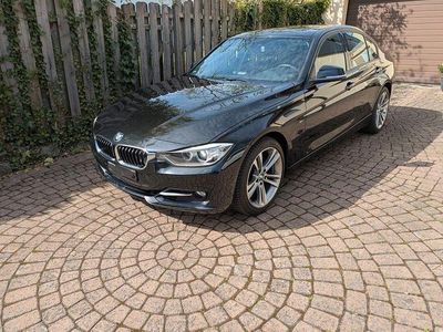 Gebraucht BMW 325 Sport Line 218 PS (160 kW) 2013 Schwarz Limousine