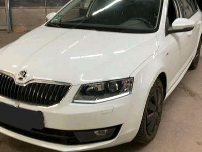 Gebraucht Skoda Octavia Joy 110 PS (80 kW) 2016 Weiß Kleinwagen