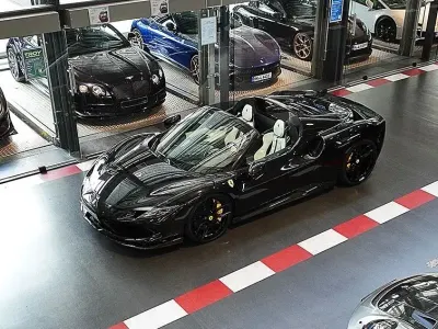 Gebraucht Ferrari 296 663 PS (487 kW) 2025 Schwarz Cabrio