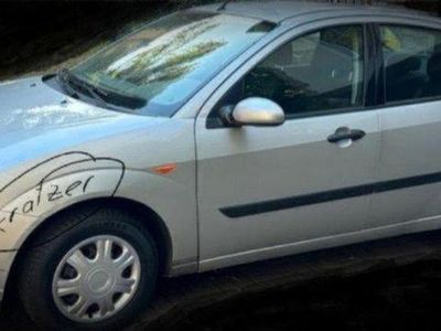 Gebraucht Ford Focus Ghia 101 PS (74 kW) 2000 Silber Limousine