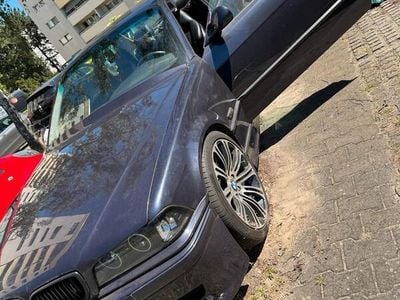 BMW 323