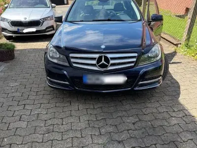 Gebraucht Mercedes C180 Avantgarde 156 PS (114 kW) 2011 Blau Limousine