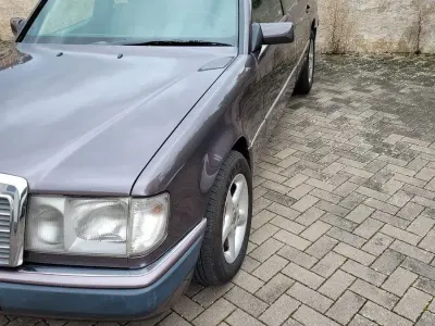Używany Mercedes E230 136 KM (100 kW) 1992 Brązowy Kombi