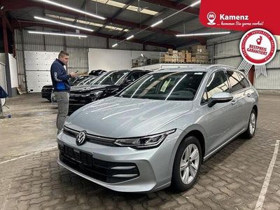 Gebraucht VW Golf VIII Life 150 PS (110 kW) 2024 Oyster silver metallic Kombi