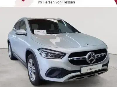 Gebraucht Mercedes GLA180 Progressive 116 PS (85 kW) 2023 Iridiumsilber metallic SUV