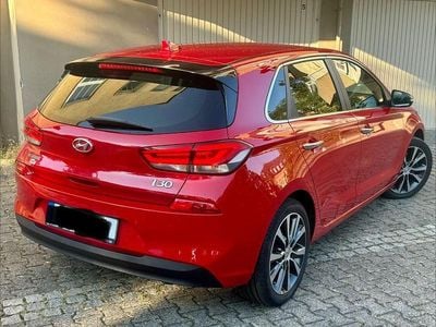 Gebraucht Hyundai i30 Intro Edition 136 PS (100 kW) 2017 Rot Limousine