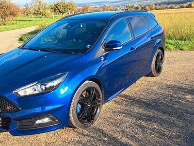 Second-hand Ford Focus ST 250 CP (183 kW) 2018 Albastru Break