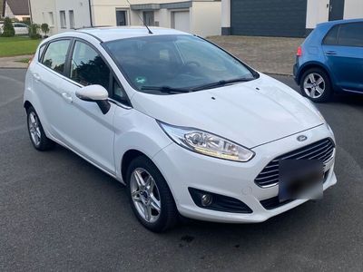 gebraucht Ford Fiesta 1,25 82 PS Titanium 4Türer/Sitzheizung/Xenon