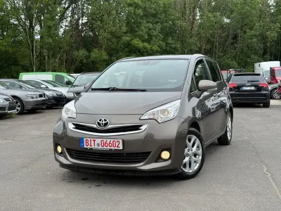 Gebraucht Toyota Verso-S Lounge 90 PS (66 kW) 2015 Braun Van / Kleinbus