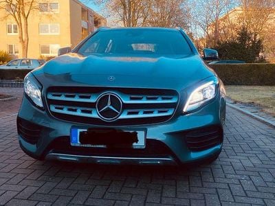 Grau Gebraucht 2019 Mercedes GLA200 AMG line SUV | 25.500 € (Fairer Preis)