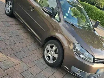 Gebraucht VW Touran Trendline 150 PS (110 kW) 2011 Braun Van / Kleinbus