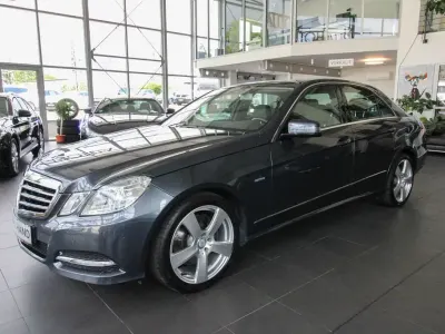 Gebraucht Mercedes E200 Avantgarde 184 PS (135 kW) 2011 Grau Limousine