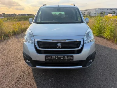 Gebraucht Peugeot Partner Tepee Allure 110 PS (80 kW) 2017 Silber Van / Kleinbus