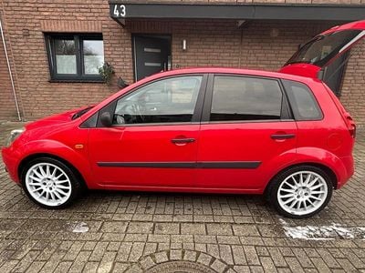 Gebraucht Ford Fiesta 80 PS (58 kW) 2005 Rot Kleinwagen