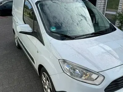 Gebraucht Ford Courier Trend 75 PS (55 kW) 2017 Weiß Van / Kleinbus