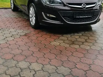 Używany Opel Astra 165 KM (121 kW) 2013 Brązowy Kombi
