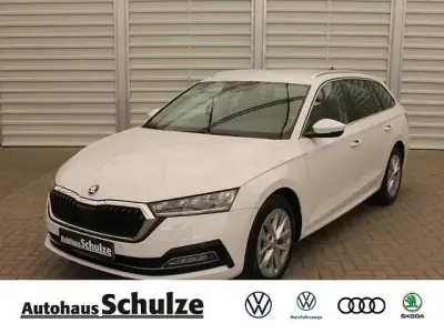 Używany Skoda Octavia Style 150 KM (110 kW) 2023 Biały Kombi