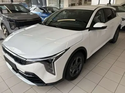 Neu Kia K4 150 PS (110 kW) 2026 Weiß Limousine