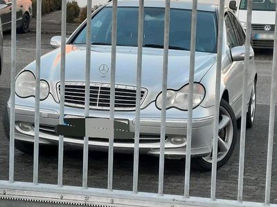 Usado Mercedes C200 163 HP (119 kW) 2004 Prateado Sedan