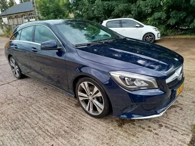 Gebraucht Mercedes CLA200 Shooting Brake 156 PS (114 kW) 2017 Blau Kombi