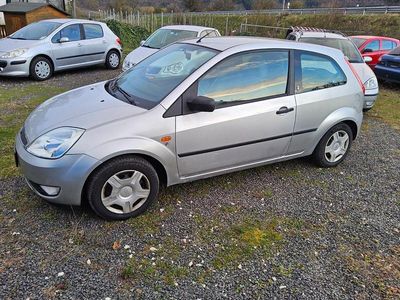 Gebraucht Ford Fiesta Ghia 69 PS (50 kW) 2003 Silber (metallic) Kleinwagen