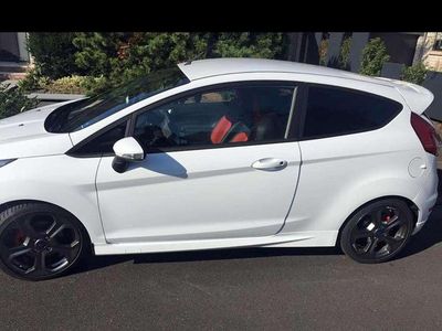 Weiß Gebraucht 2016 Ford Fiesta Sport Limousine | 7.600 € (Fairer Preis)