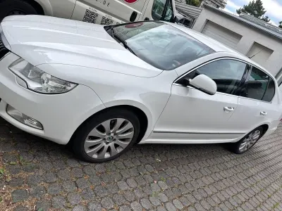 Gebraucht Skoda Superb Elegance 160 PS (117 kW) 2009 Weiß Limousine
