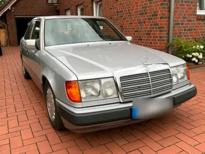 Gebraucht Mercedes E230 130 PS (95 kW) 1991 Silber Limousine